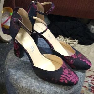 Liz Claiborne Sz 7NWOT zip back heel